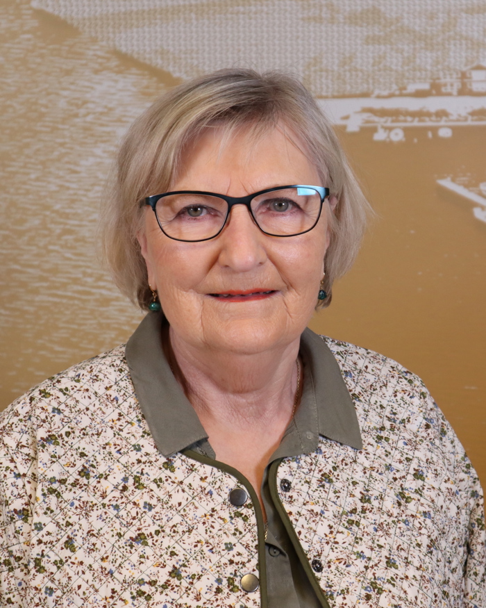 Lillian Lund Rose